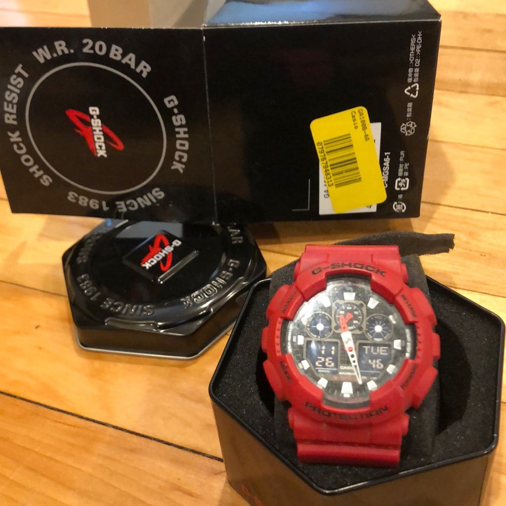 Watch G-Shock RED❤️/ BLACK🖤 dial